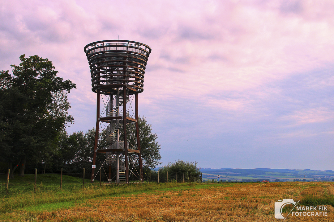 Rozhledna Radošov při červáncích